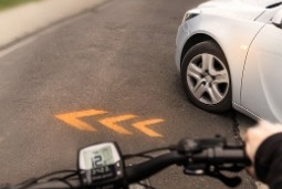Projecting, dynamic flashing light that guarantees maximum visibility in a compact form, even in daylight conditions.